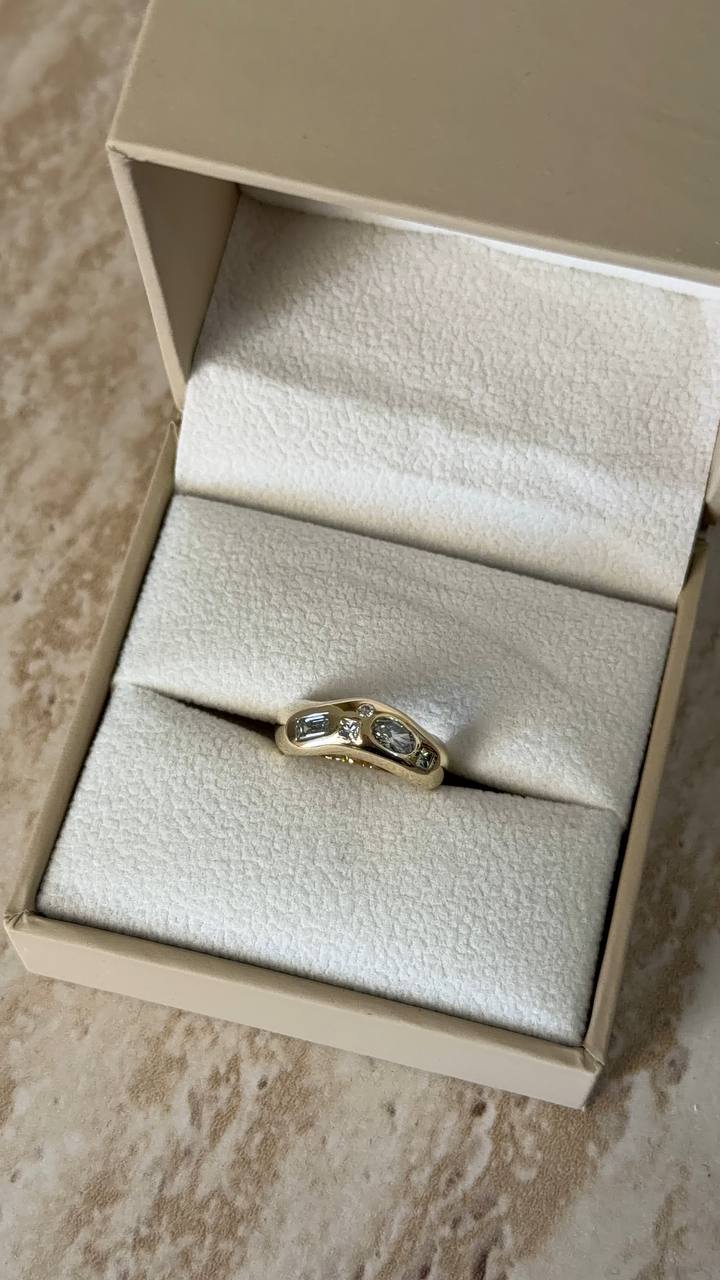 Astra ring 14k gold & diamonds