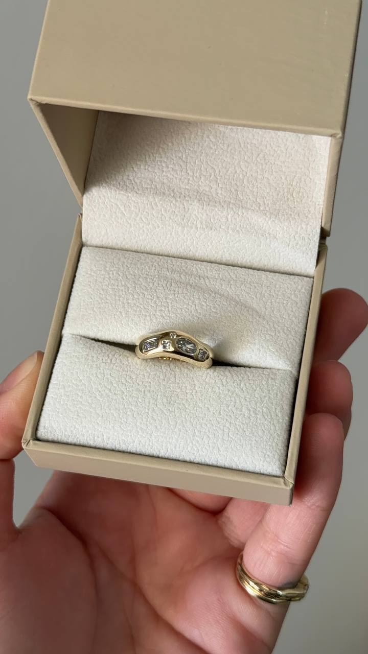 Astra ring 14k gold & diamonds